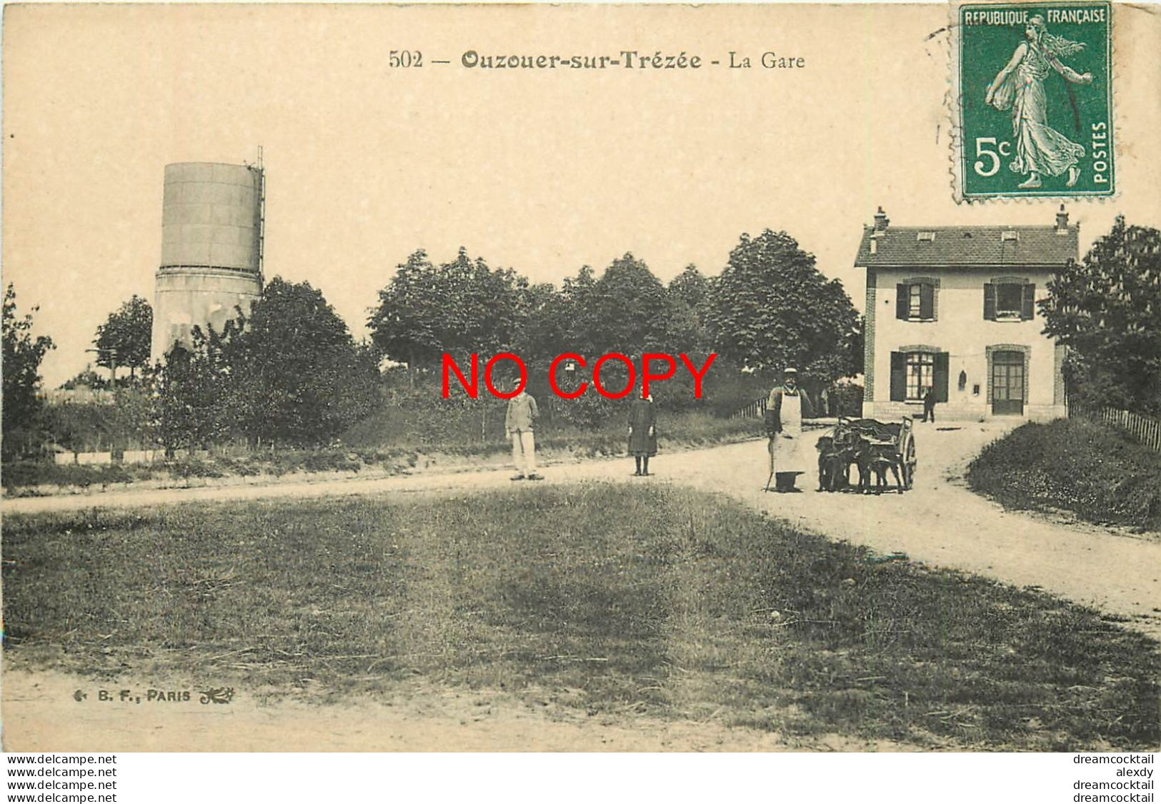 45 OUZOUER-SUR-TREZEE. La Gare Avec Attelage De Chiens Et Château D'eau Vers 1912... - Ouzouer Sur Loire