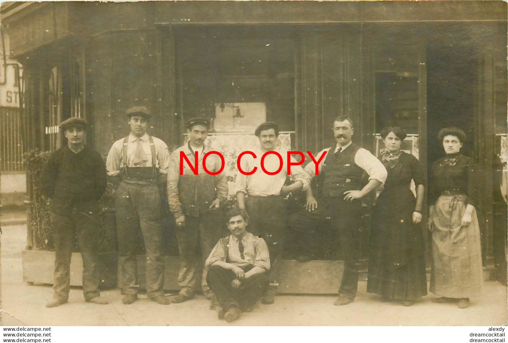 62 HARNES. Ouvriers Et Patron Du Café. Carte Photo Rare Vers 1910 - Harnes