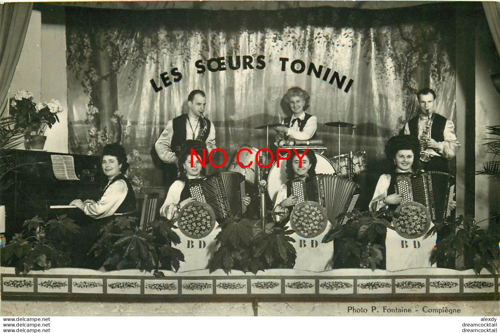 60 THOUROTTE. Top Rare Photo Carte Du Trio Des Soeurs Tonini Orchestre Musette Virtuoses Accordéonistes à La Boule D'Or - Thourotte