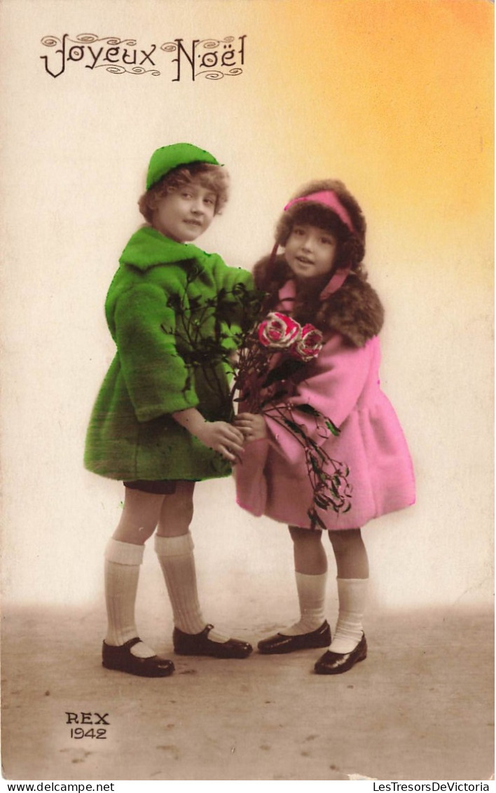 ENFANTS - Joyeux Noël - Deux Fillettes En Manteaux Vert Et Rose - Colorisé - Carte Postale Ancienne - Autres & Non Classés