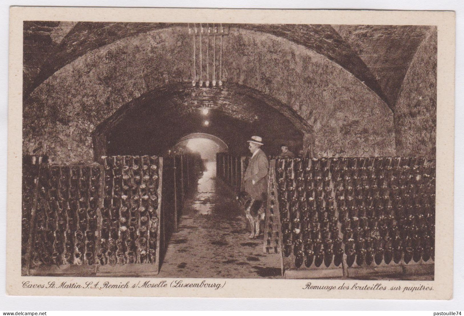 CPA :  14 X 9  -  Luxembourg - Caves St Martin S.A. - REMICH S/ MOSELLE - Remuage Des Bouteilles Sur Pupitres - Remich