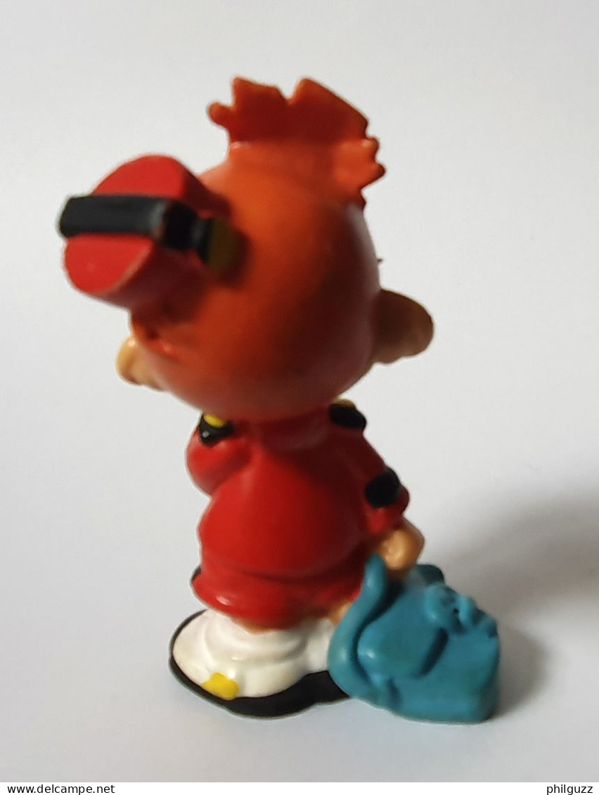 FIGURINE PLASTOY 1997 PETIT SPIROU AVEC CARTABLE (3) - Otros & Sin Clasificación