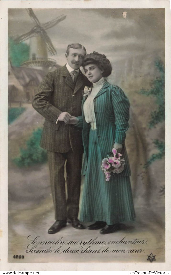 COUPLE - Le Moulin Au Rythme Enchanteur Scande Le Dous Chant De Mon Coeur - Carte Postale Ancienne - Couples