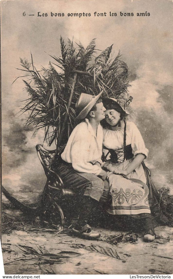 COUPLE - Les Bons Comptes Font Les Bons Amis - Un Couple De Paysans - Faucille - Sabots - Carte Postale Ancienne - Couples