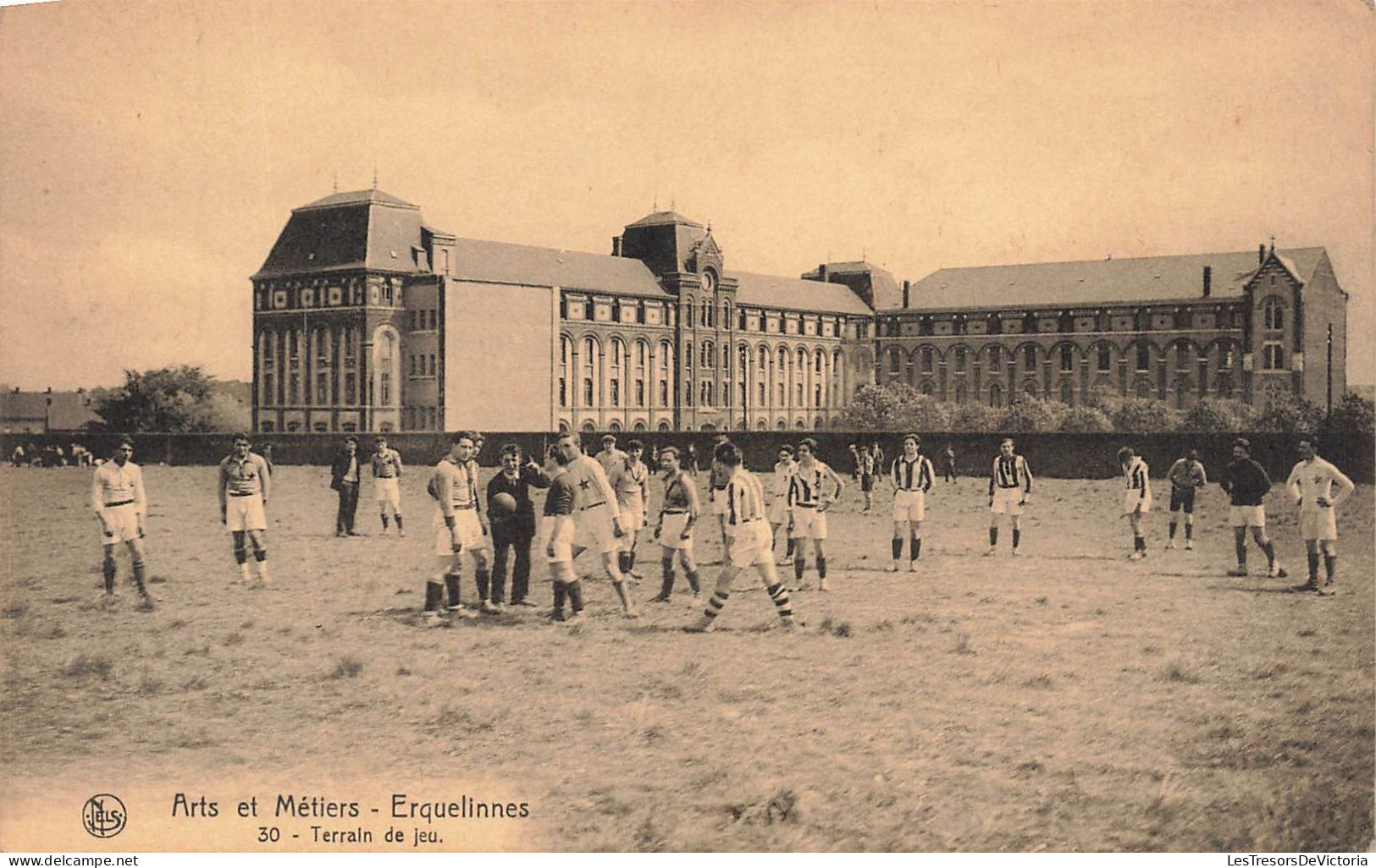 SPORTS - Football - Vue Sur Le Terrain De Jeu - Animé - Carte Postale Ancienne - Football