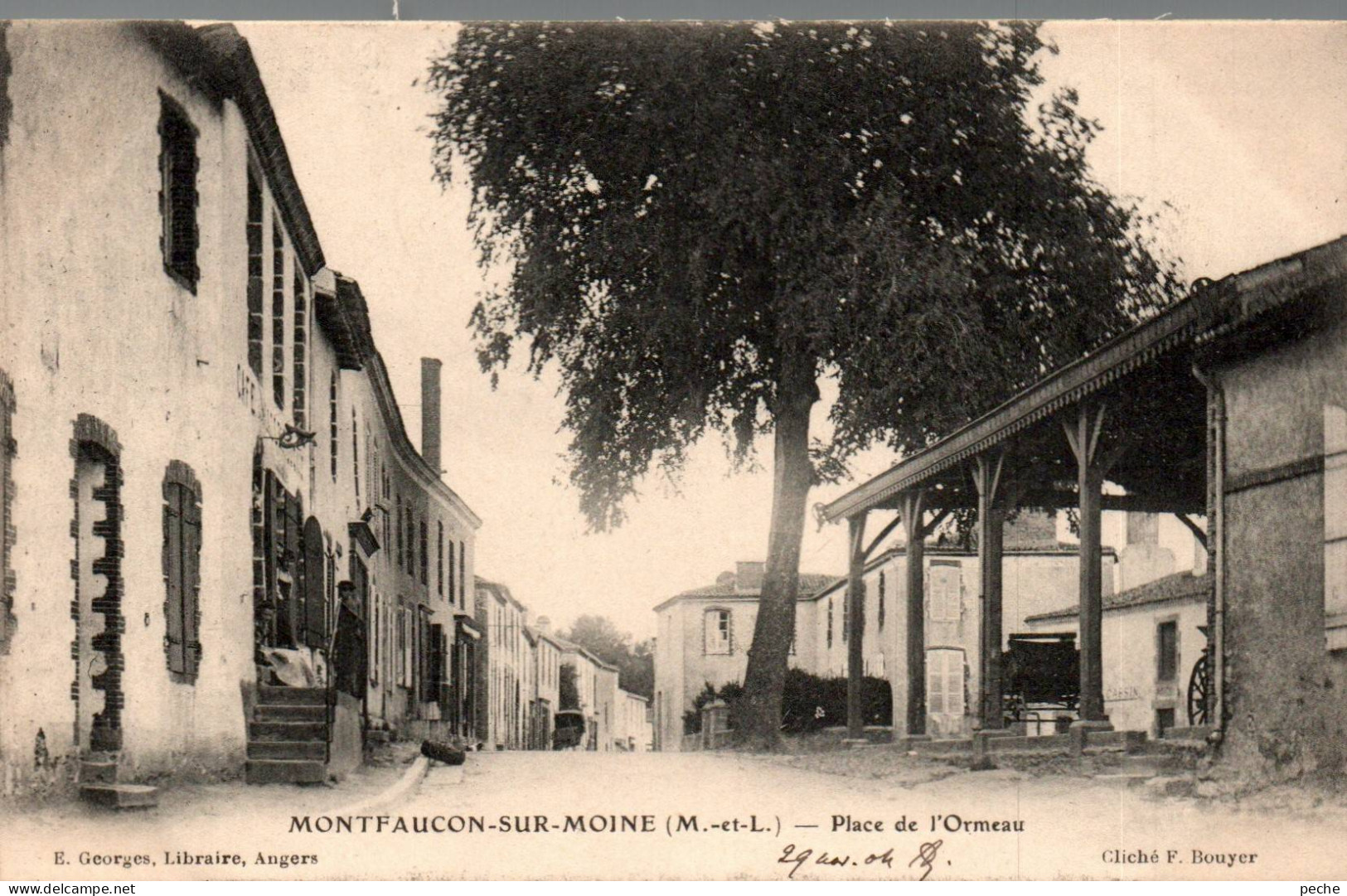N°119532 -cpa Montfaucon Sur Moine -Place De L'Ormeau- - Montfaucon