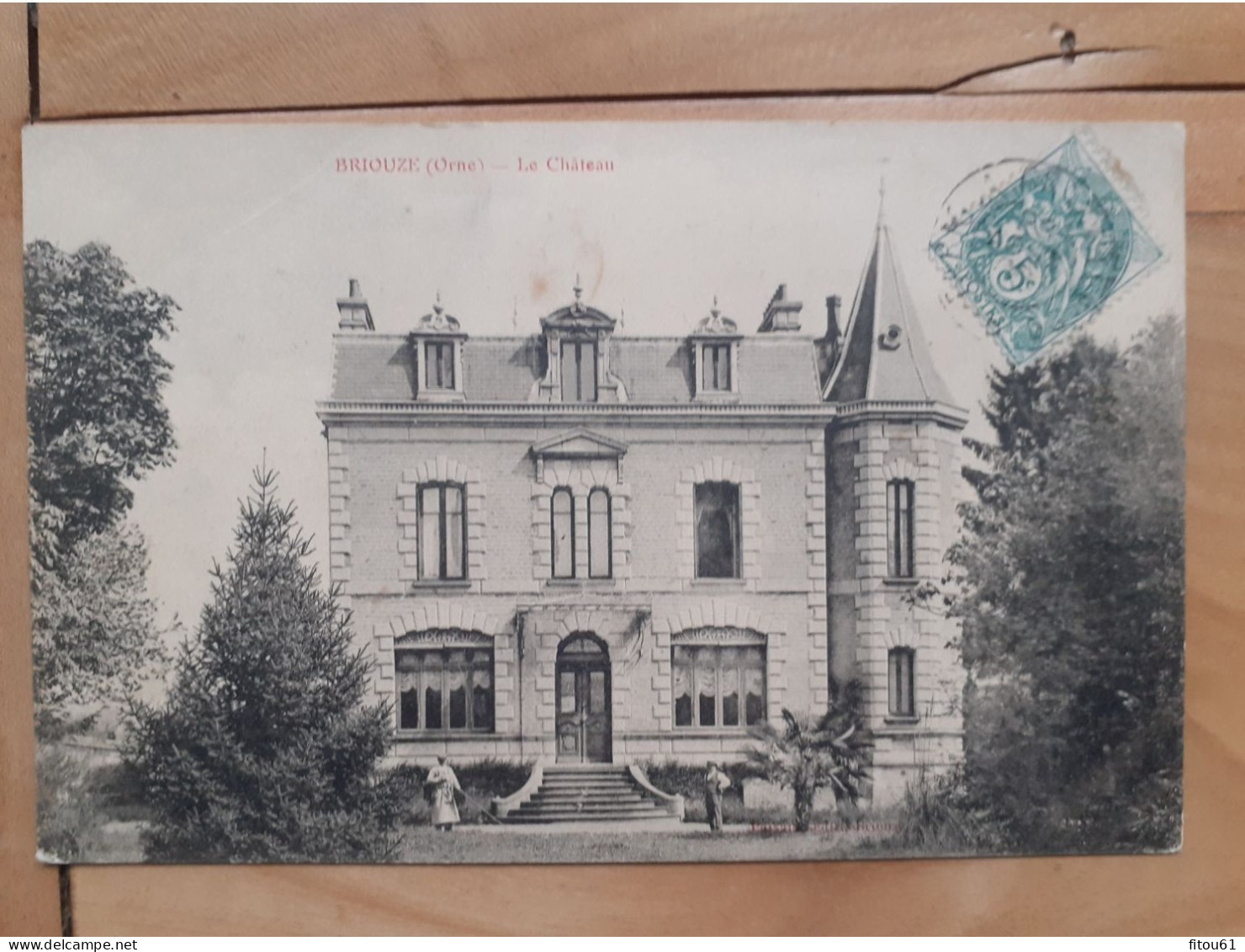 BRIOUZE   Le Château    ( Le Propriétaire Et Le Jardinier ?) - Briouze