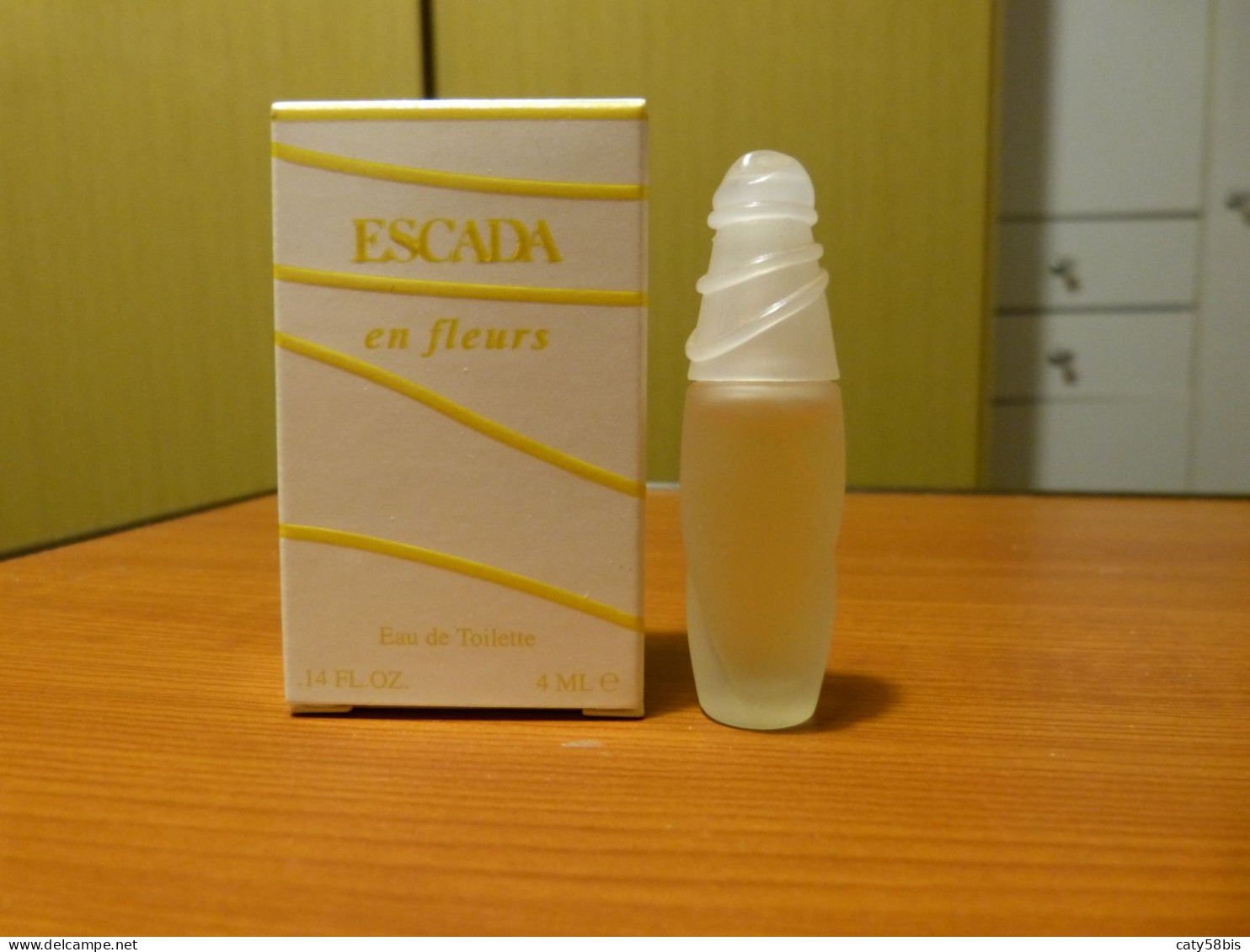 Miniature Parfum Avec Boite Escada - Miniatures Femmes (avec Boite)