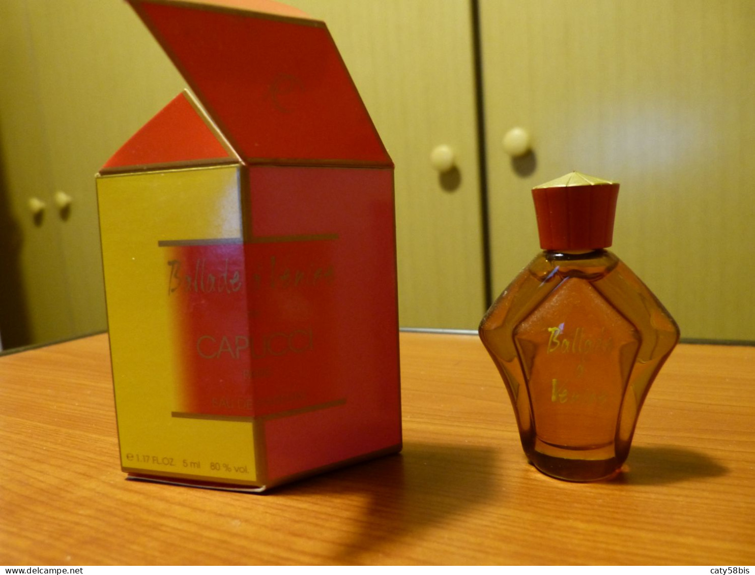 Miniature Parfum Avec Boite Capucci - Non Classificati