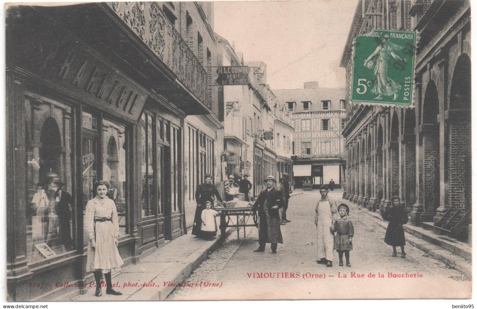 CPA De VIMOUTIERS - La Rue De La Boucherie. - Vimoutiers