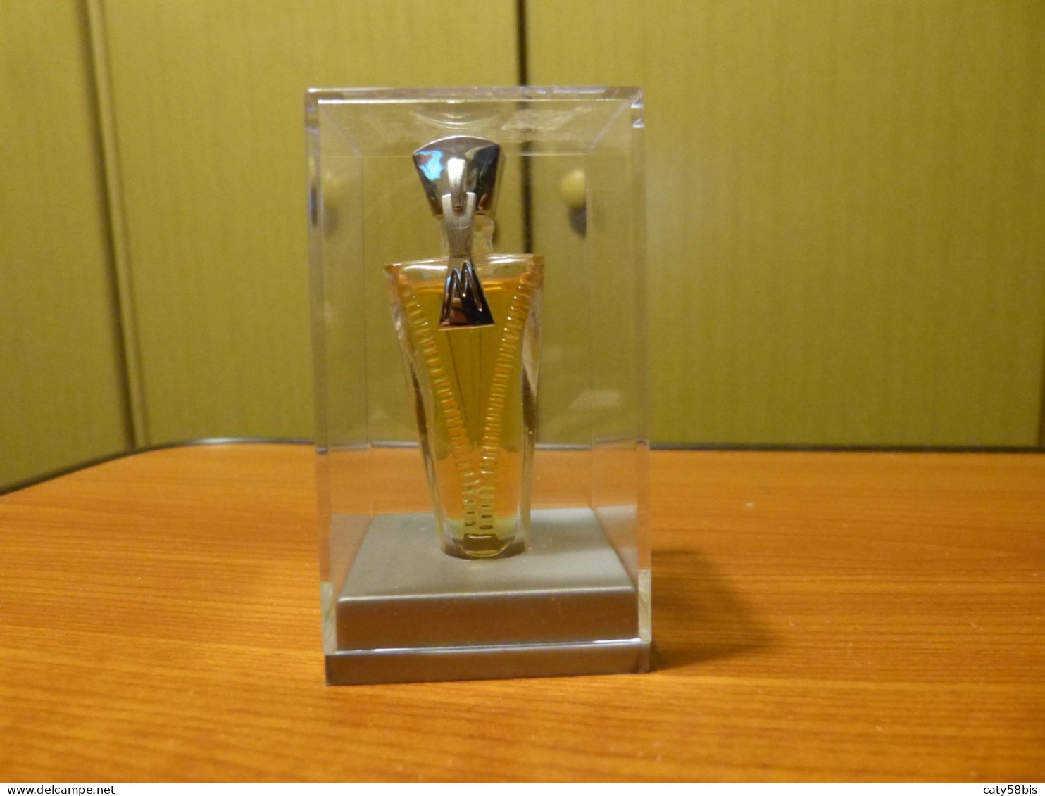 Miniature Parfum Avec Boite Montana - Miniaturen Damendüfte (mit Verpackung)
