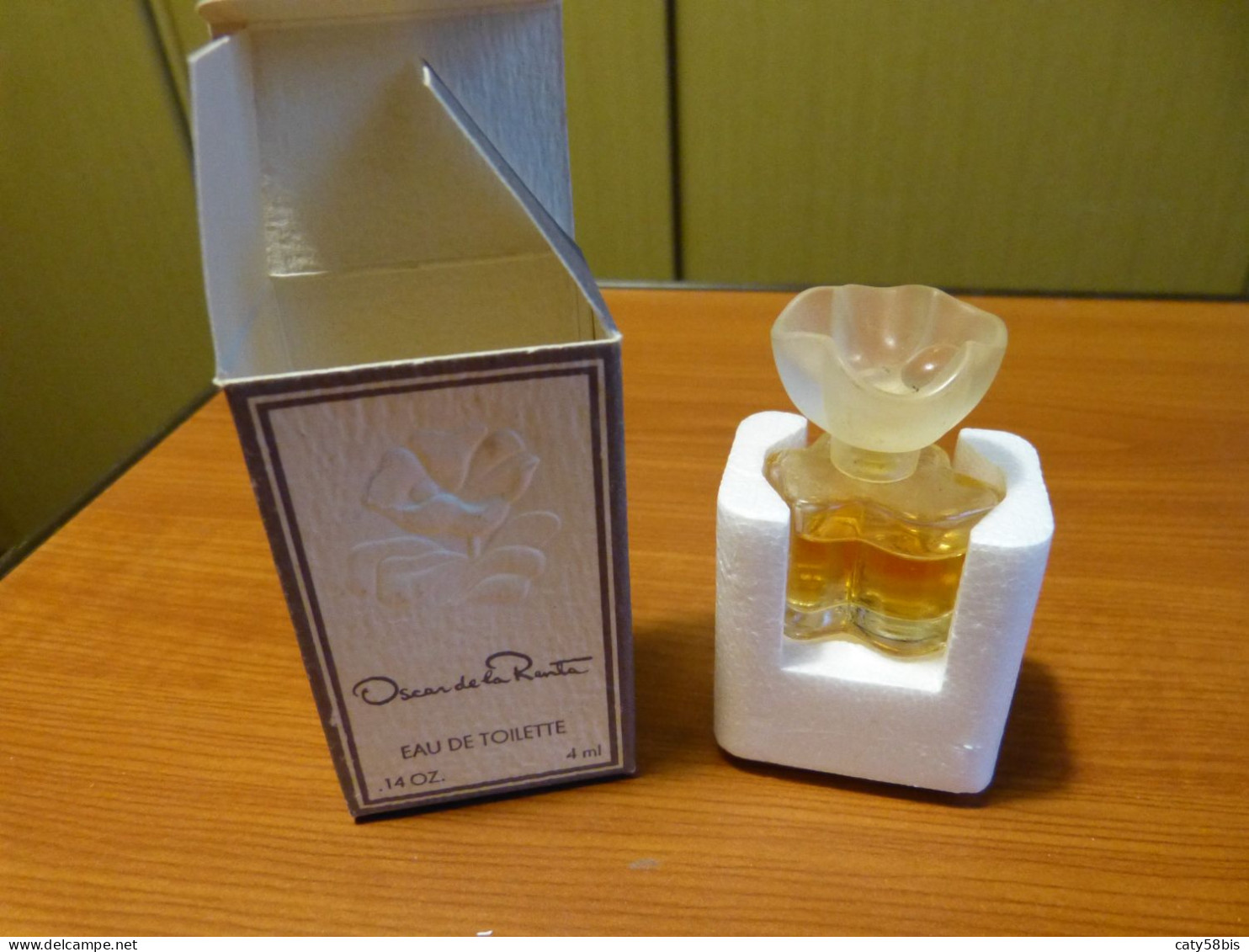 Miniature Parfum Avec Boite De La Renta - Miniatures Femmes (avec Boite)