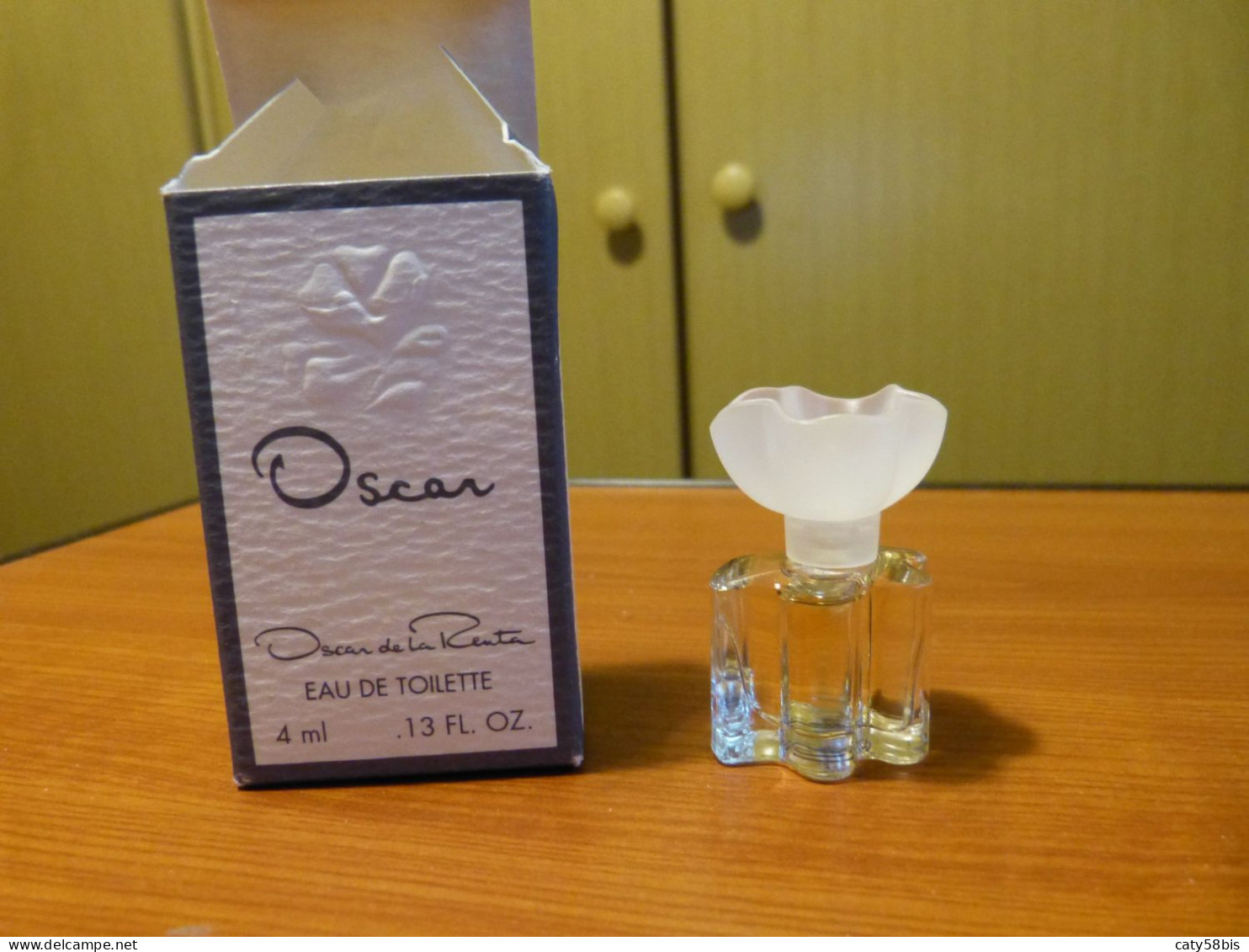 Miniature Parfum Avec Boite De La Renta - Miniatures Femmes (avec Boite)