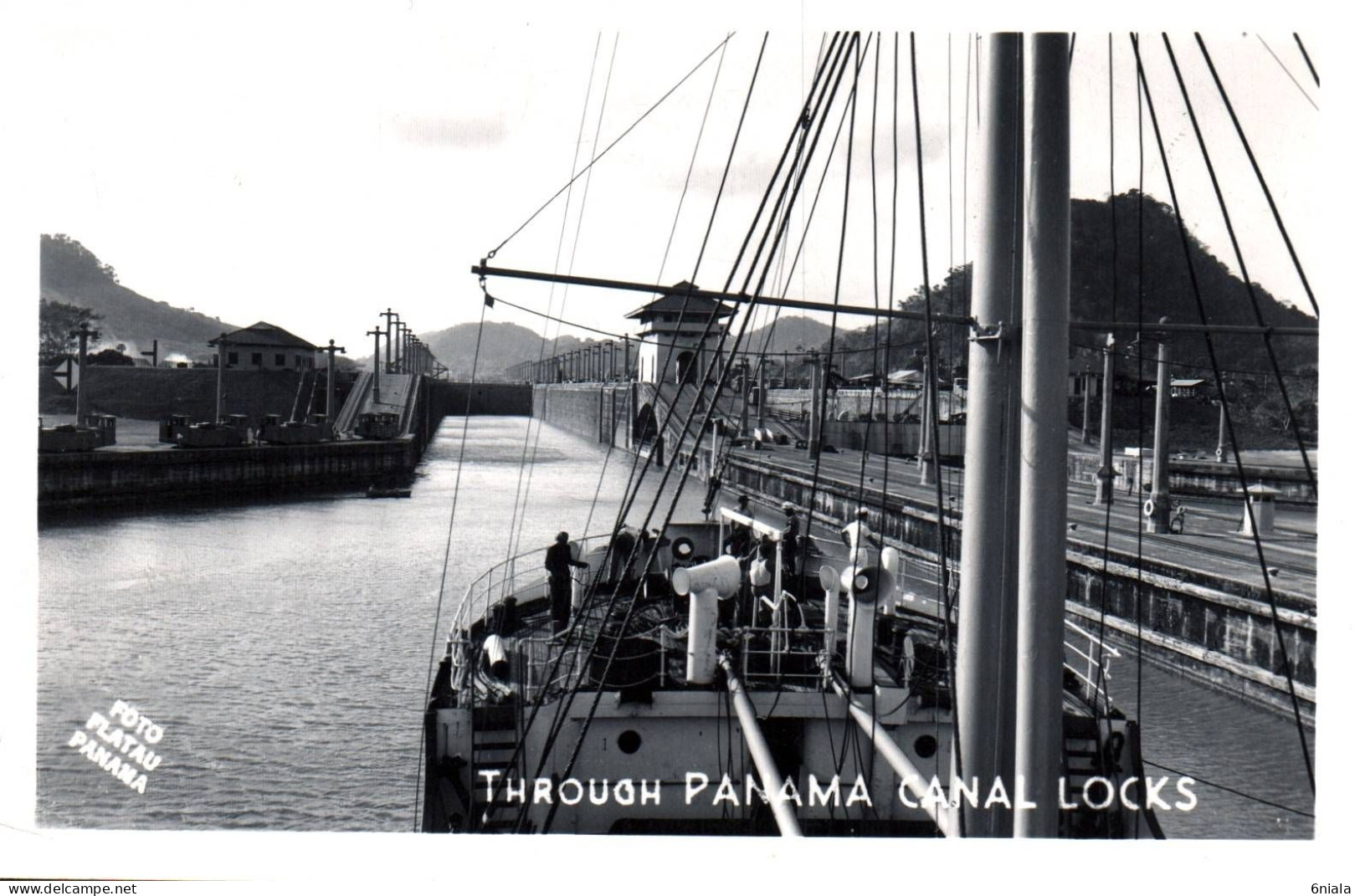 20267  THROUGH   PANAMA CANAL LOCKS    PANAMA ( Bateau )  (  2 Scans) - Panamá