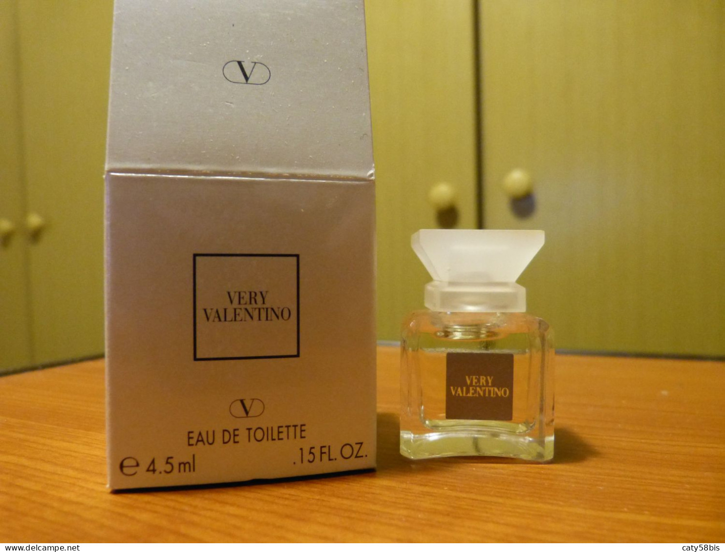 Miniature Parfum Avec Boite Valentino - Non Classés