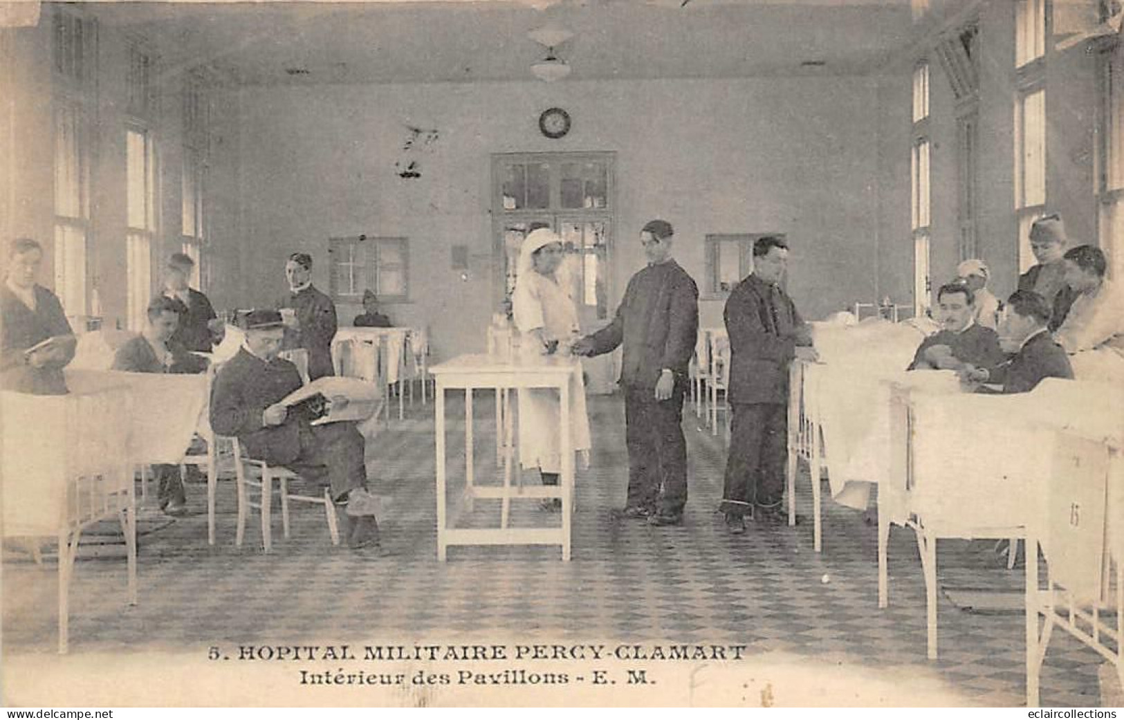 Clamart         92       Hôpital Militaire Percy. Intérieur Des Pavillons. Infirmière.   N° 5    (voir Scan) - Clamart