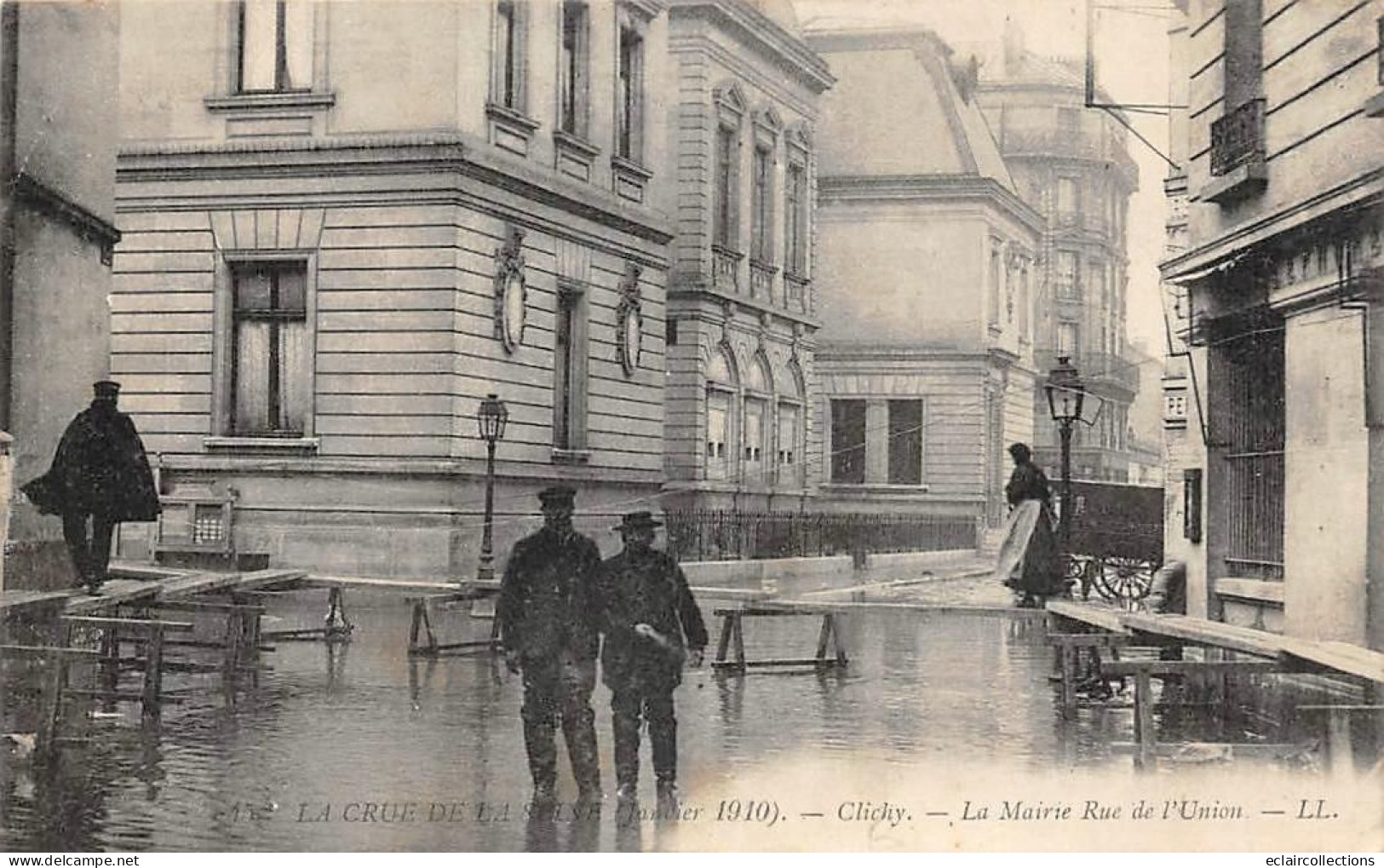 Clichy        92         Inondation De 1910  . La Mairie Et Rue De L'Union   N° 45    (voir Scan) - Clichy