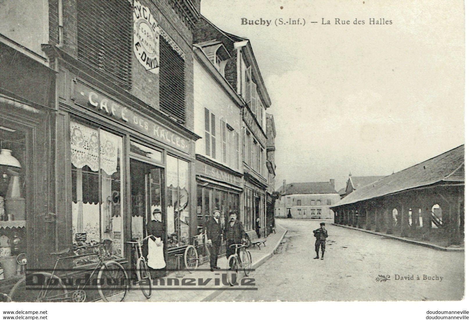 CPA - 76 - BUCHY - Café Des Halles Et Cycles E. DAVID Rue Des Halles - Bicyclettes ***BELLE CARTE*** - Buchy