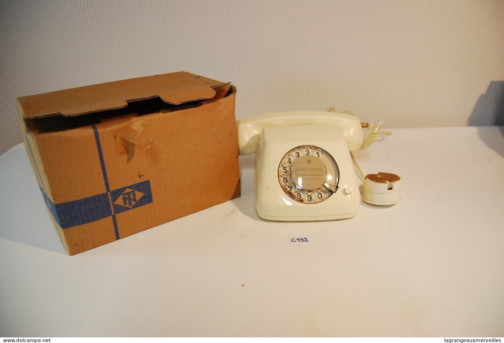 C132 Vintage Retro Phone FEUER NOTRUF Germany BLANC Avec écouteur - Telefoontechniek