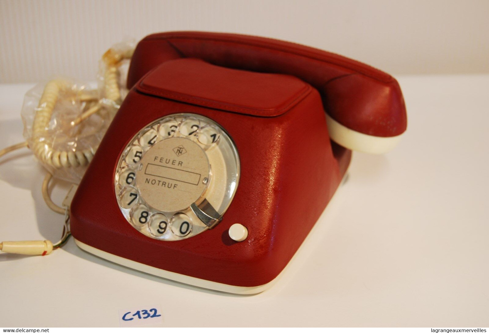 C132 Vintage Retro Phone FEUER NOTRUF Germany LUXE EN CUIR Leather ROUGE GRENAT - Telefonía