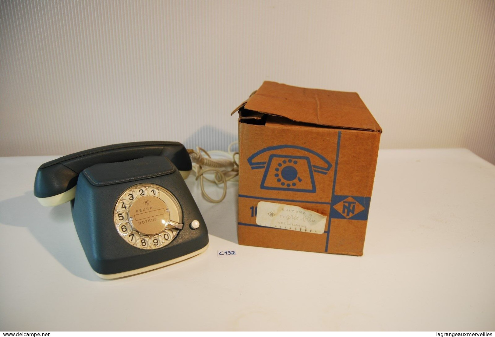 C132 Vintage Retro Phone FEUER NOTRUF Germany LUXE EN CUIR Leather GRIS BLEU - Telefoontechniek