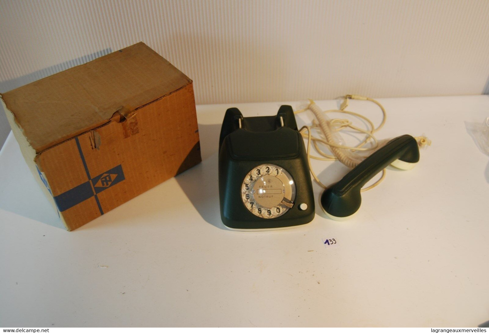 C132 Vintage Retro Phone FEUER NOTRUF Germany LUXE EN CUIR Leather Vert - Telefoontechniek