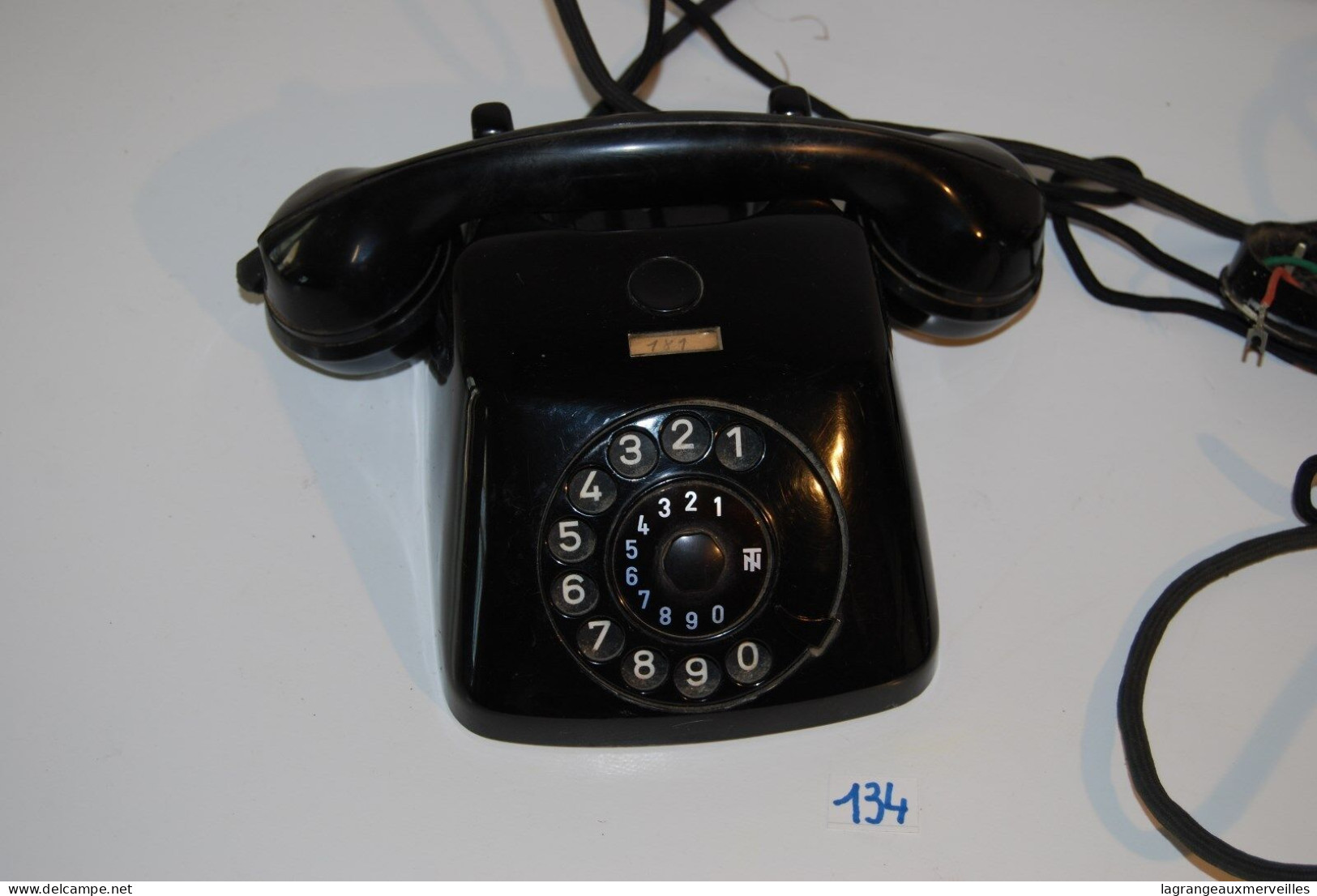 C134 Ancien Télephone En Bakelite Noire - Cable En Tissu - 1959 - Telefontechnik