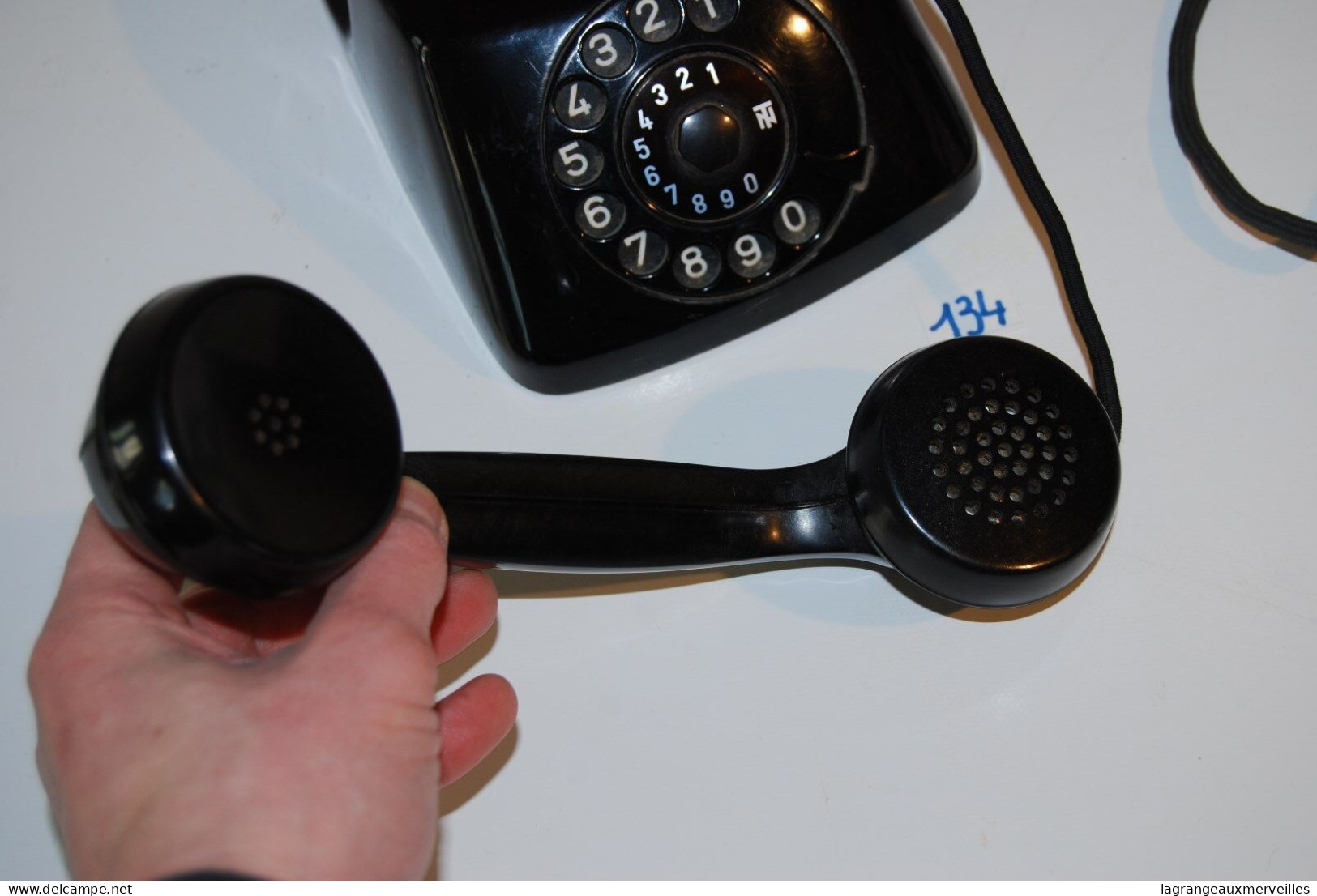 C134 Ancien Télephone En Bakelite Noire - Cable En Tissu - 1959 - Telefontechnik