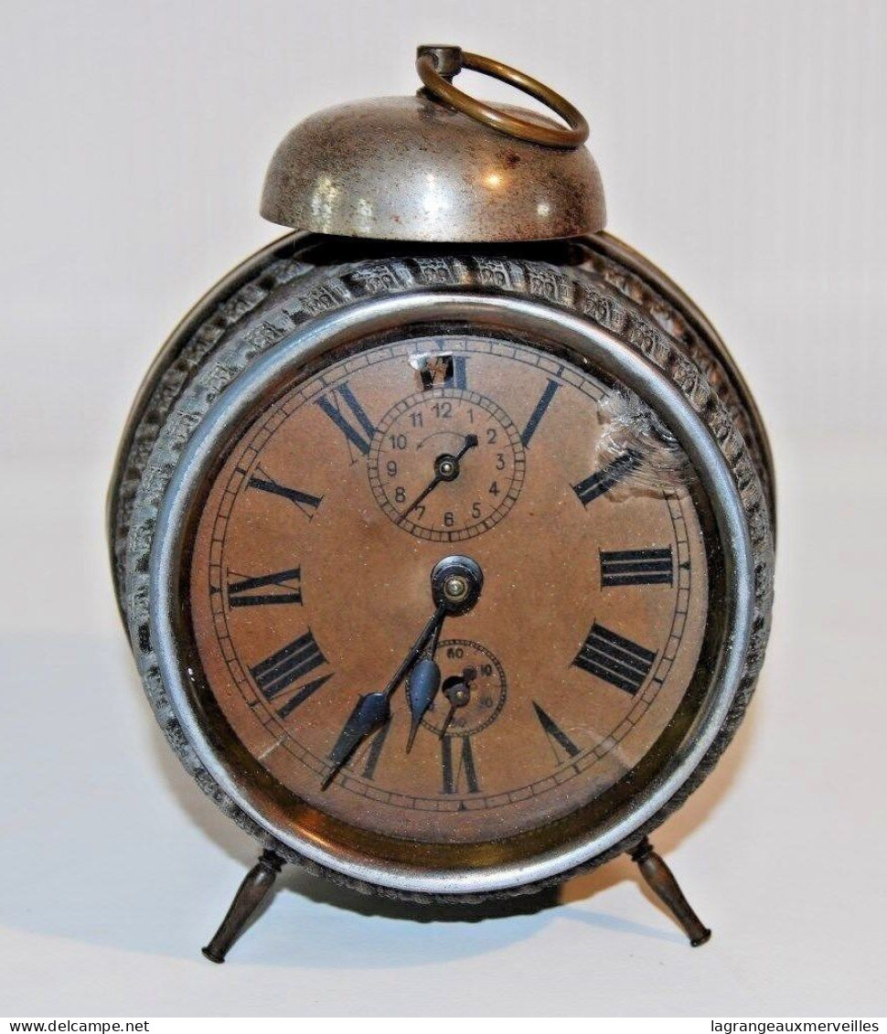 C134 Très Ancien Réveil Mécanique En Métal Début 1900 - Alarm Clocks