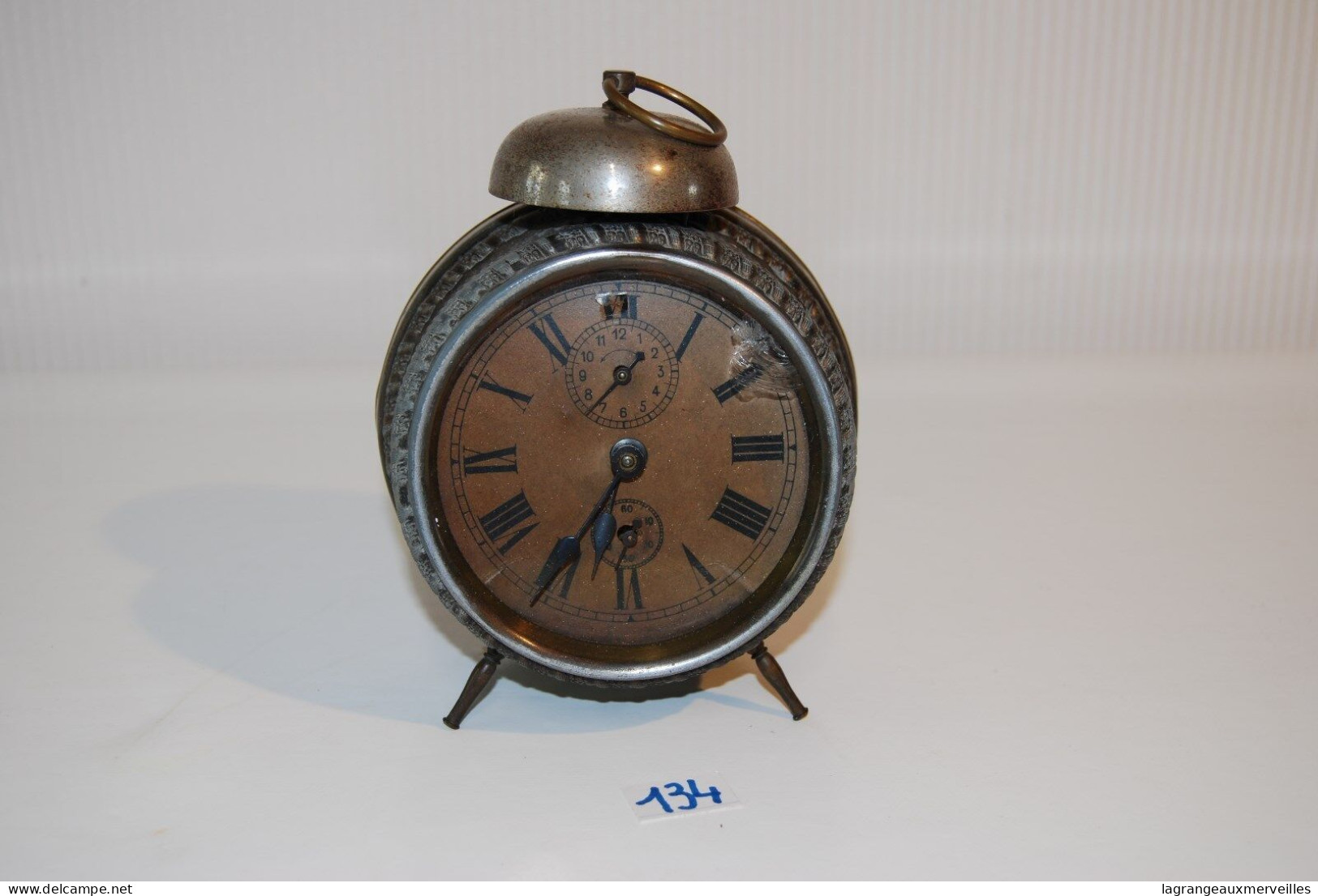 C134 Très Ancien Réveil Mécanique En Métal Début 1900 - Alarm Clocks