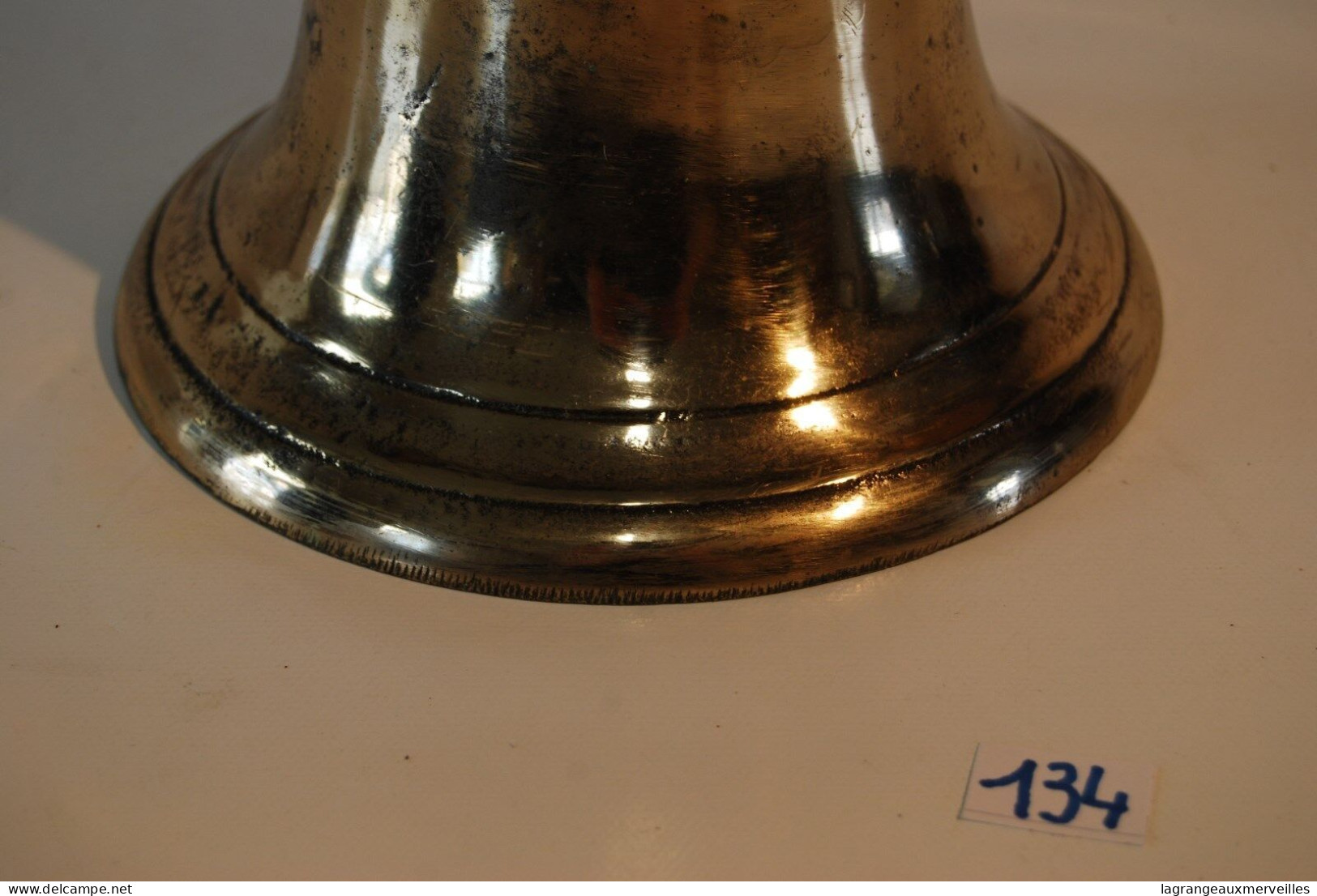 C134 Authentique Cloche - Bronze - Cérémonie - H 14 Cm - Old Bronze Bell - Très Lourde - Klokken