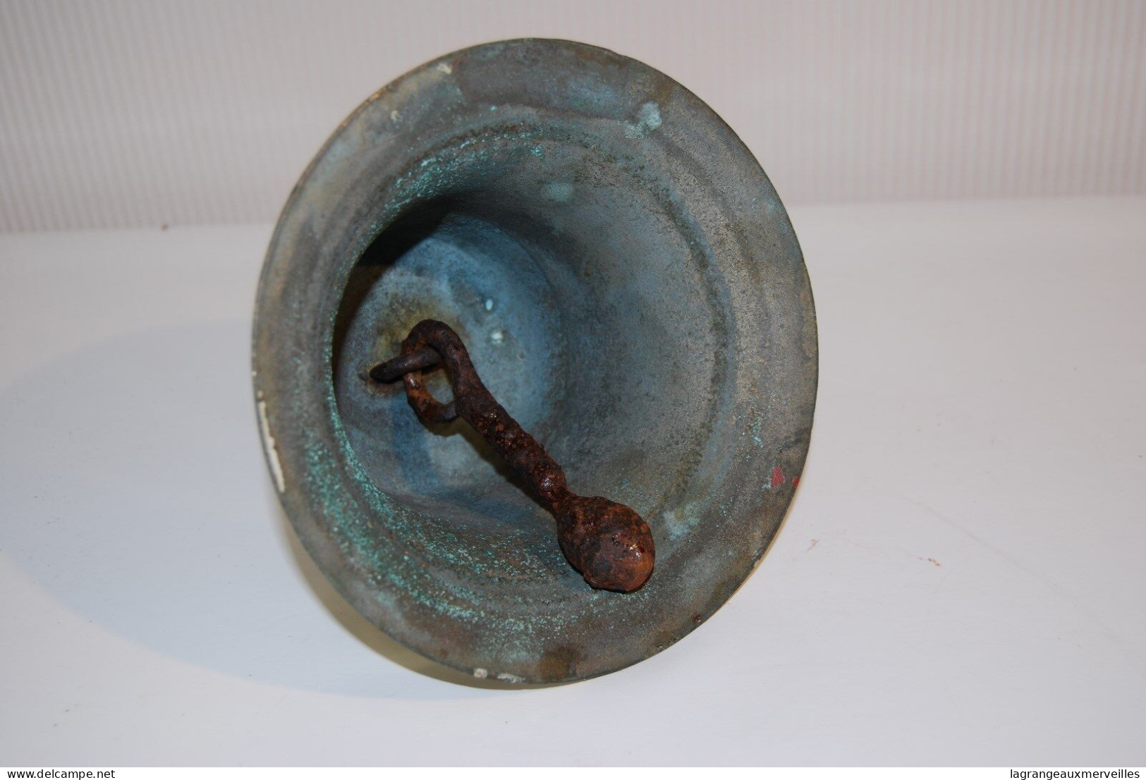 C134 Authentique cloche - bronze - cérémonie - H 14 cm - old bronze bell - très lourde