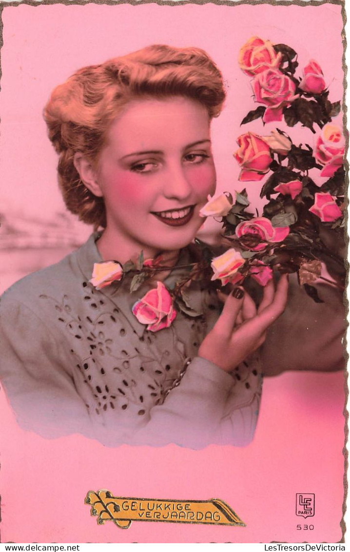 FANTAISIE - Femme - Gelukkige Verjaardag - Femme Avec Un Bouquet De Fleurs - Carte Postale Ancienne - Femmes