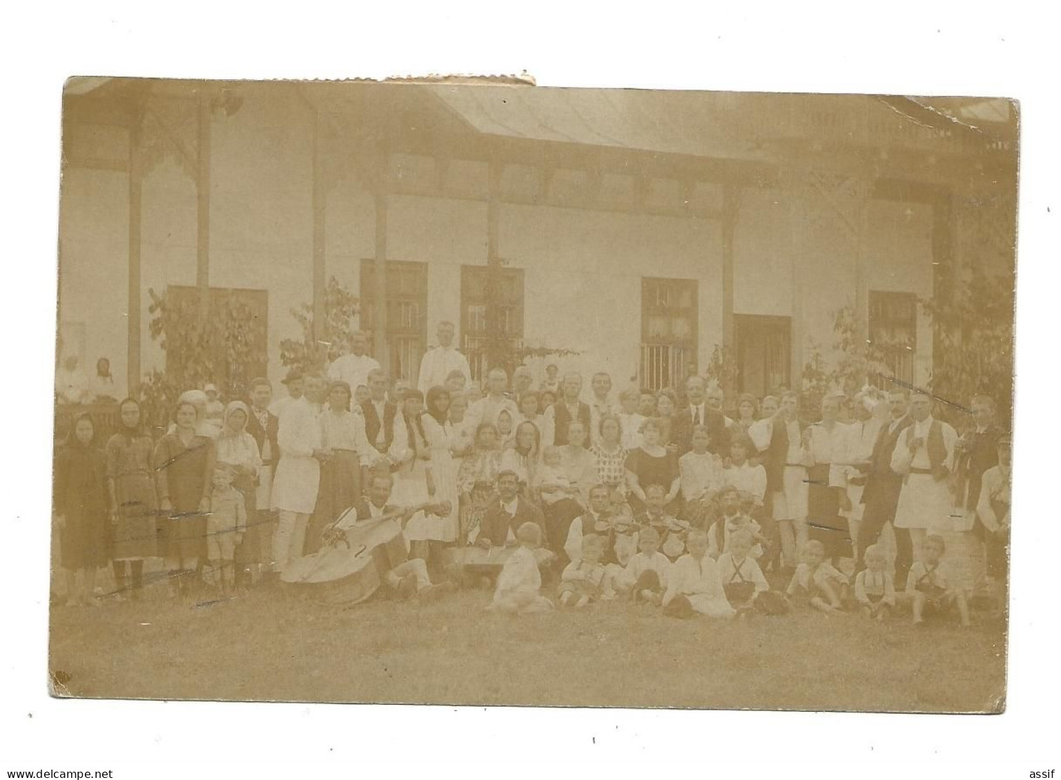 Roumanie - Carte Photo  Cachet 1923 " Paysans Devant La Maison " ( Famille Baronne De La Salcette Rambouillet ) - Roumanie