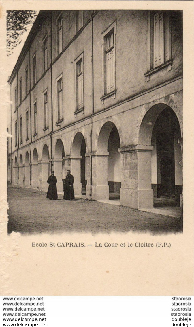 D47  AGEN  Ecole St Caprais  La Cour Et Le Cloître ( Traces De Mites à Gauche ) - Tournon D'Agenais