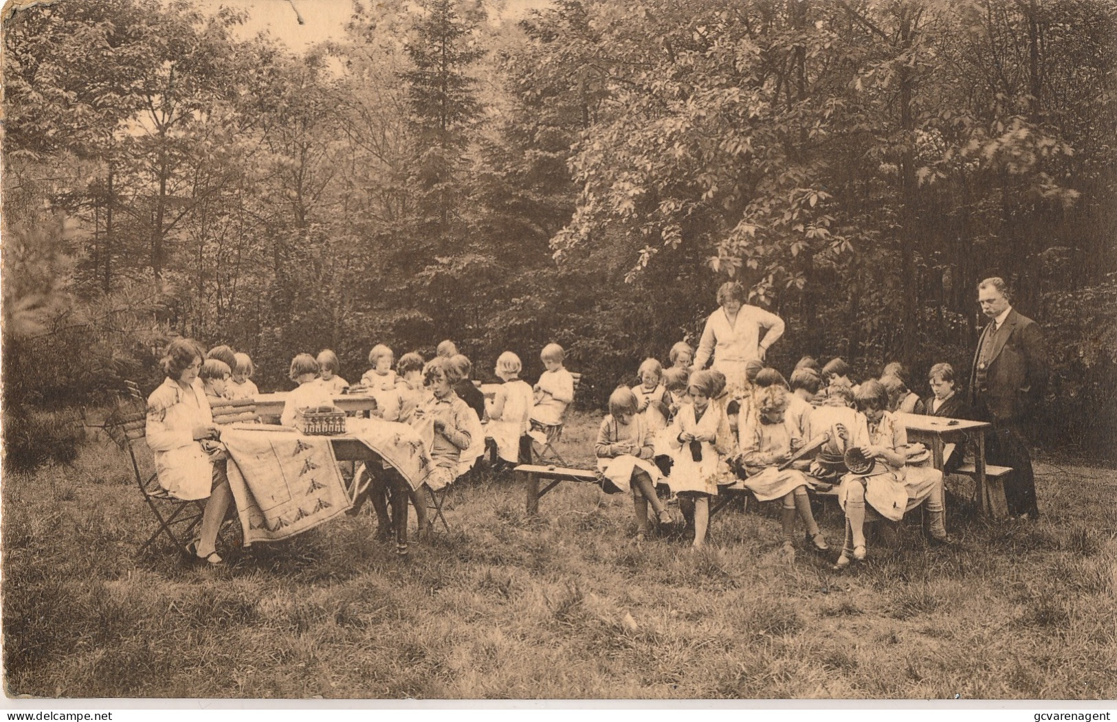 DIETSTERWEG'S OPENLUCHTSCHOOL TE HEIDE . HANDWERK VOOR DE MEISJES     2 SCANS - Kalmthout