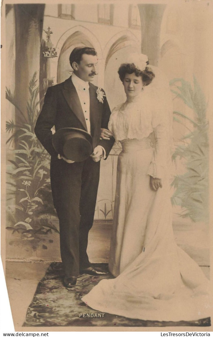 NOCES - Pendant - Phot De Mariage D'un Couple - Carte Postale Ancienne - Noces