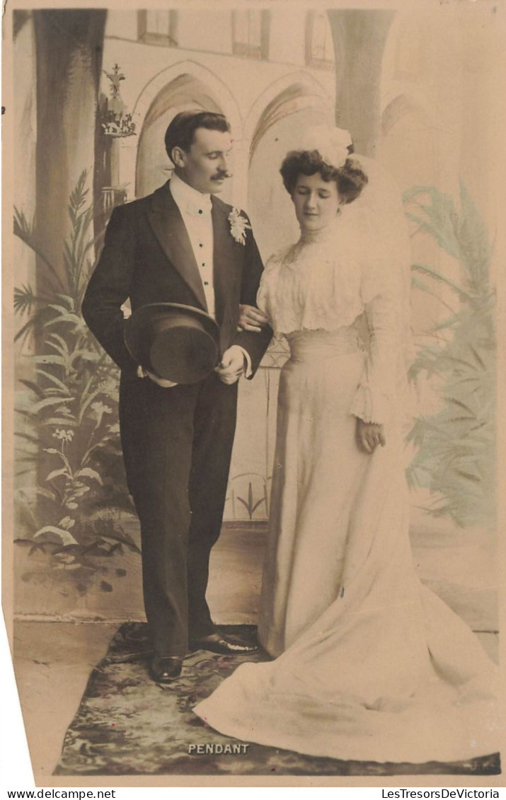 NOCES - Pendant - Phot De Mariage D'un Couple - Carte Postale Ancienne - Huwelijken