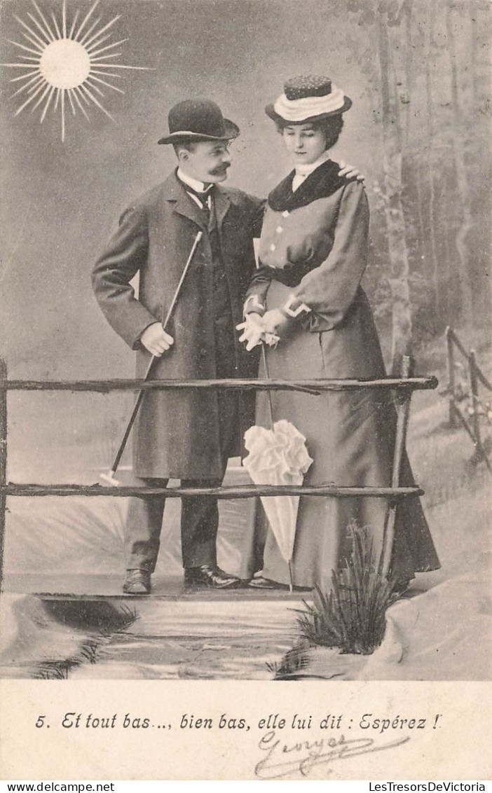 COUPLE - Et Tout Bas... Bien Bas, Elle Lui Dit : Espérez ! - Carte Postale Ancienne - Koppels