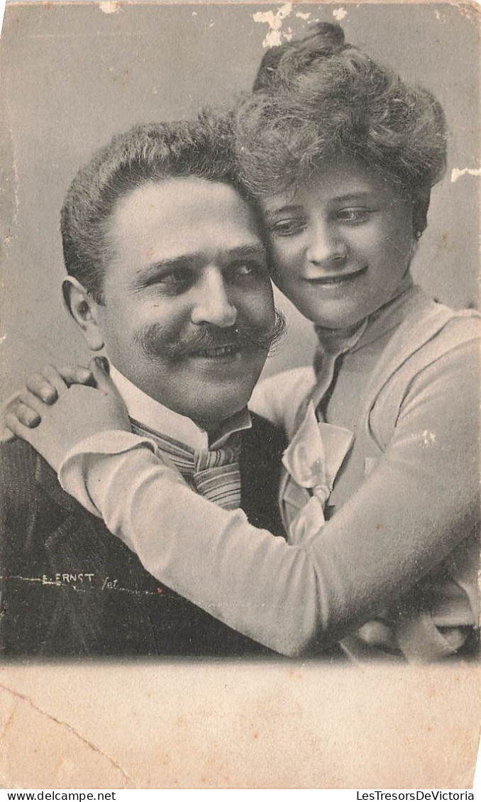 COUPLE - Portrait D'un Couple Aimant - Carte Postale Ancienne - Parejas