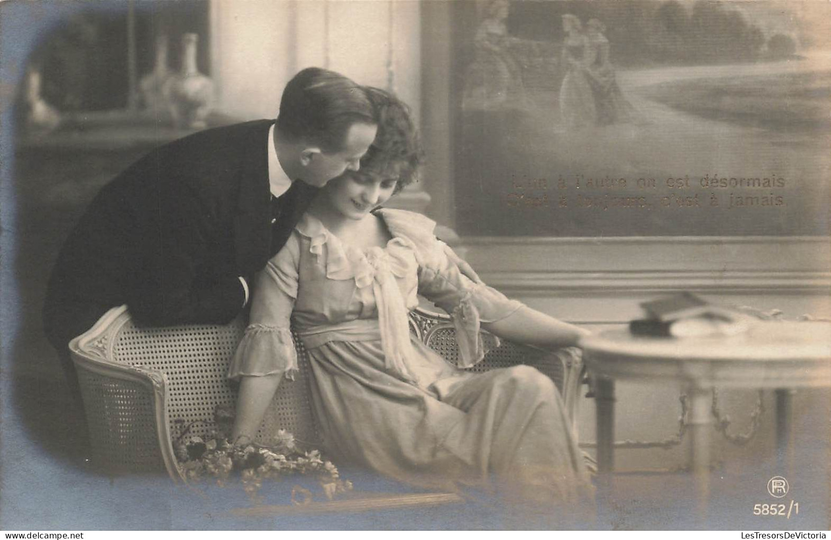 COUPLE  - Couple En Pleine Discussion Dans Le Salon - Carte Postale Ancienne - Parejas