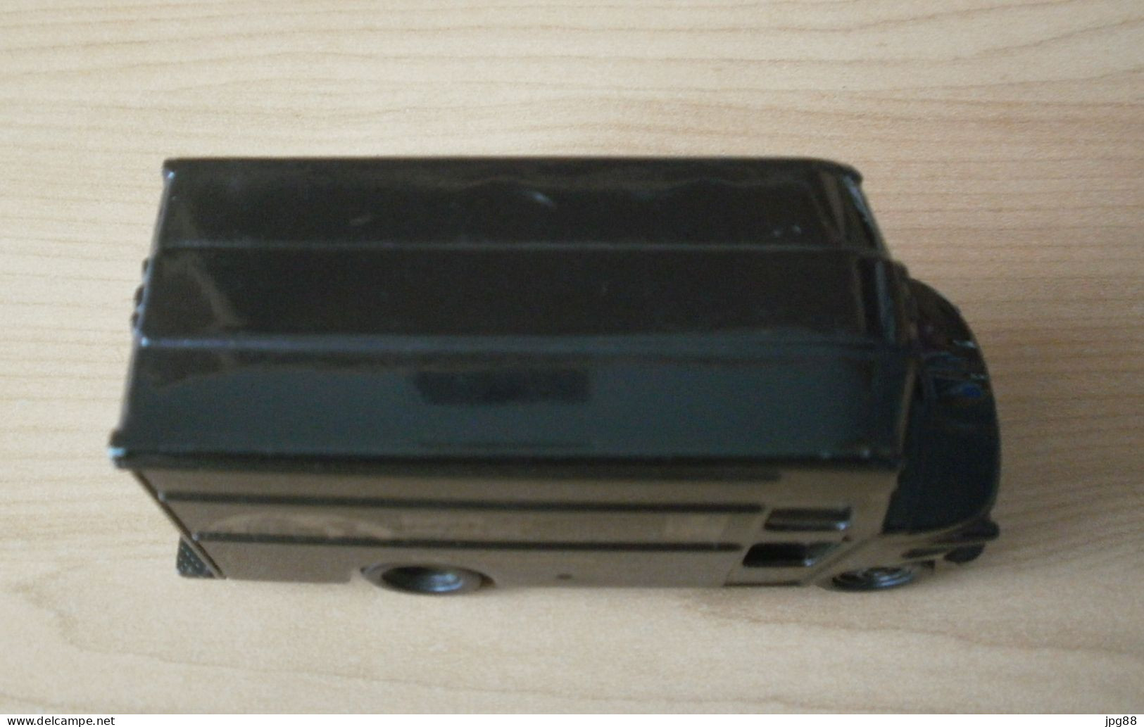 Miniature du « classic UPS bubble front package car »
