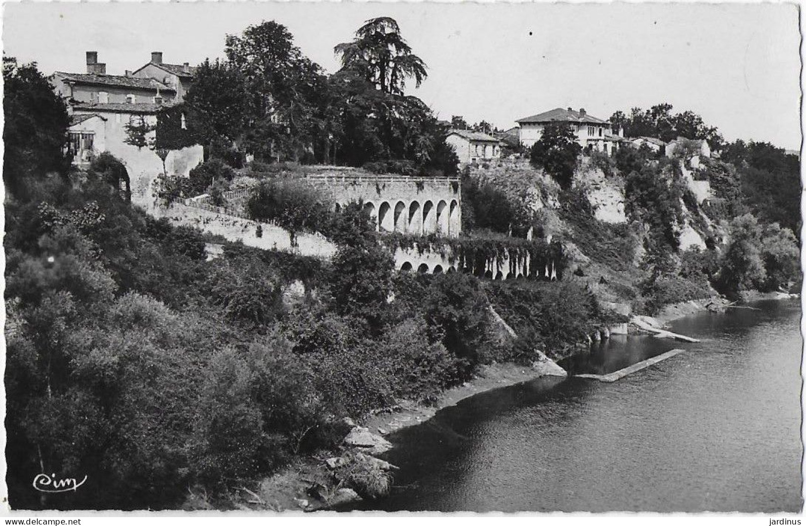 Lisle Sur Tarn La Rive Du Tarn Et Le Vieux Port - Lisle Sur Tarn