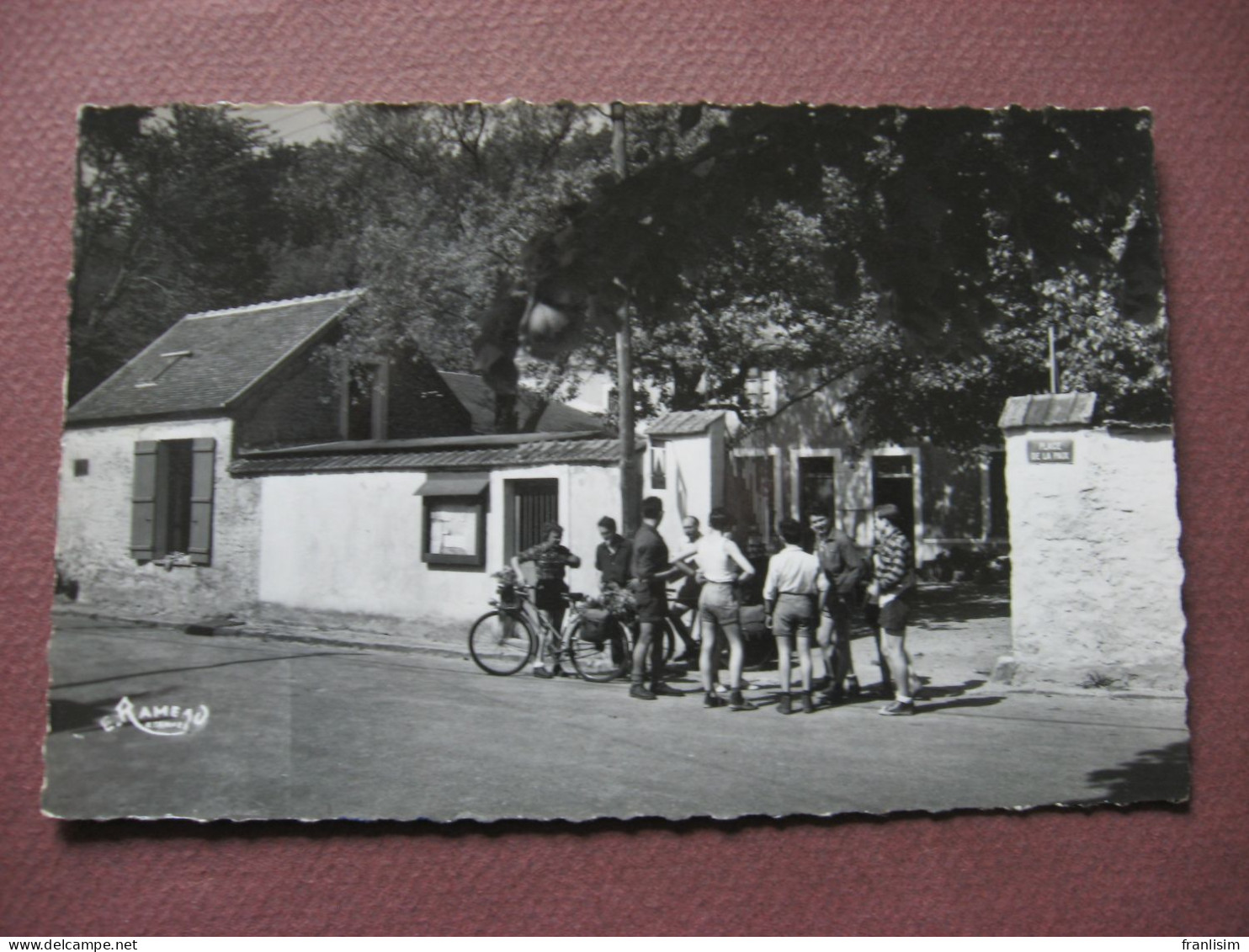 CPA PHOTO 77 BOISSY LA RIVIERE Auberge Internationale De L'Epi D'Or 1950 ANIMEE Dont Vélo - Boissy-la-Rivière