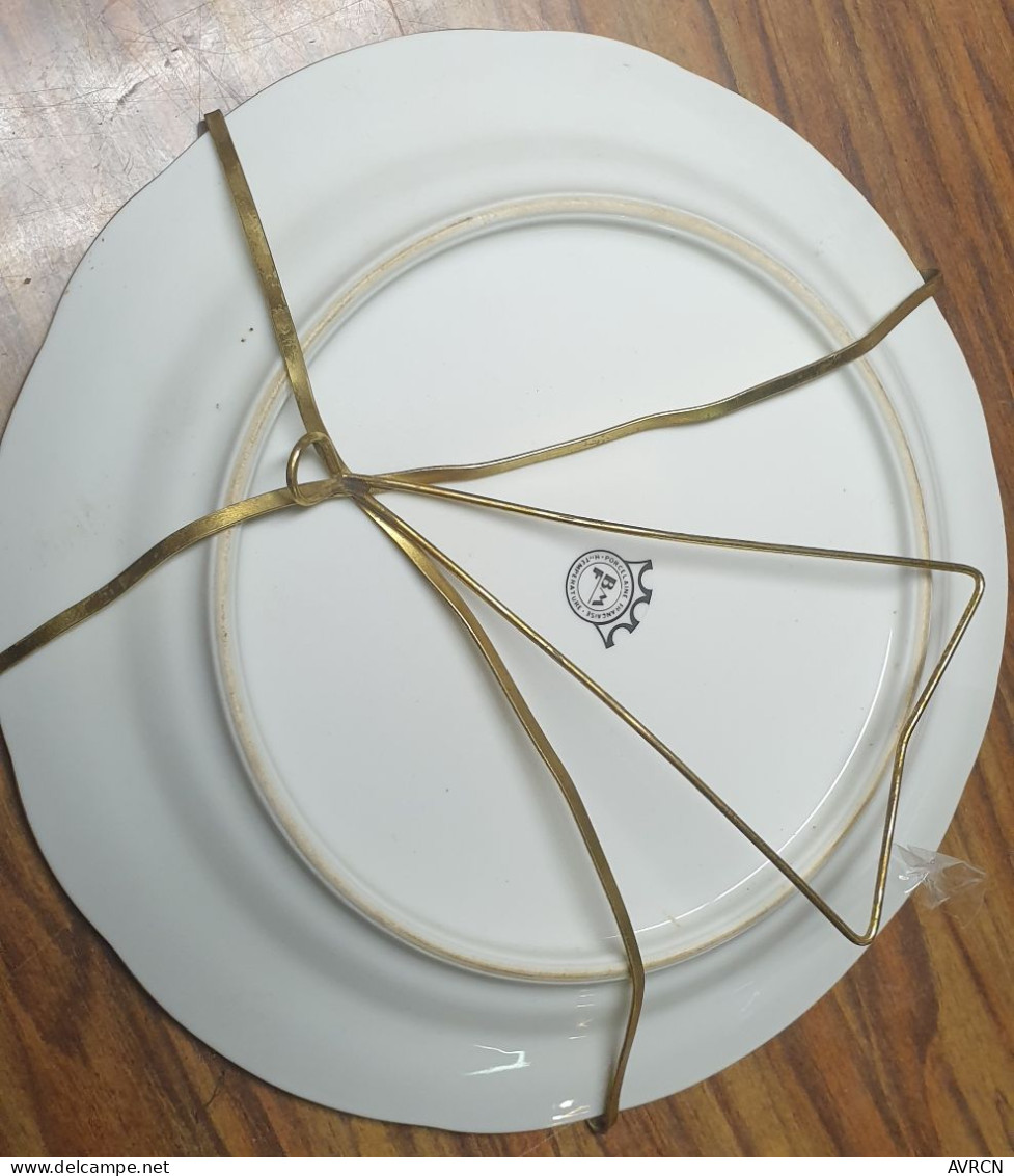 ASSIETTE DECORATIVE A SUSPENDRE - Borden