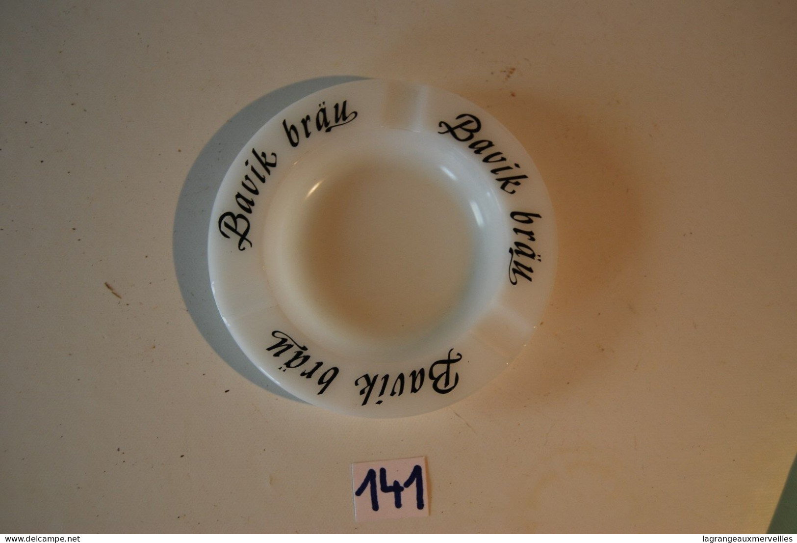 C141 Ancien Cendrier Publicitaire - BAVIK - Porcelain