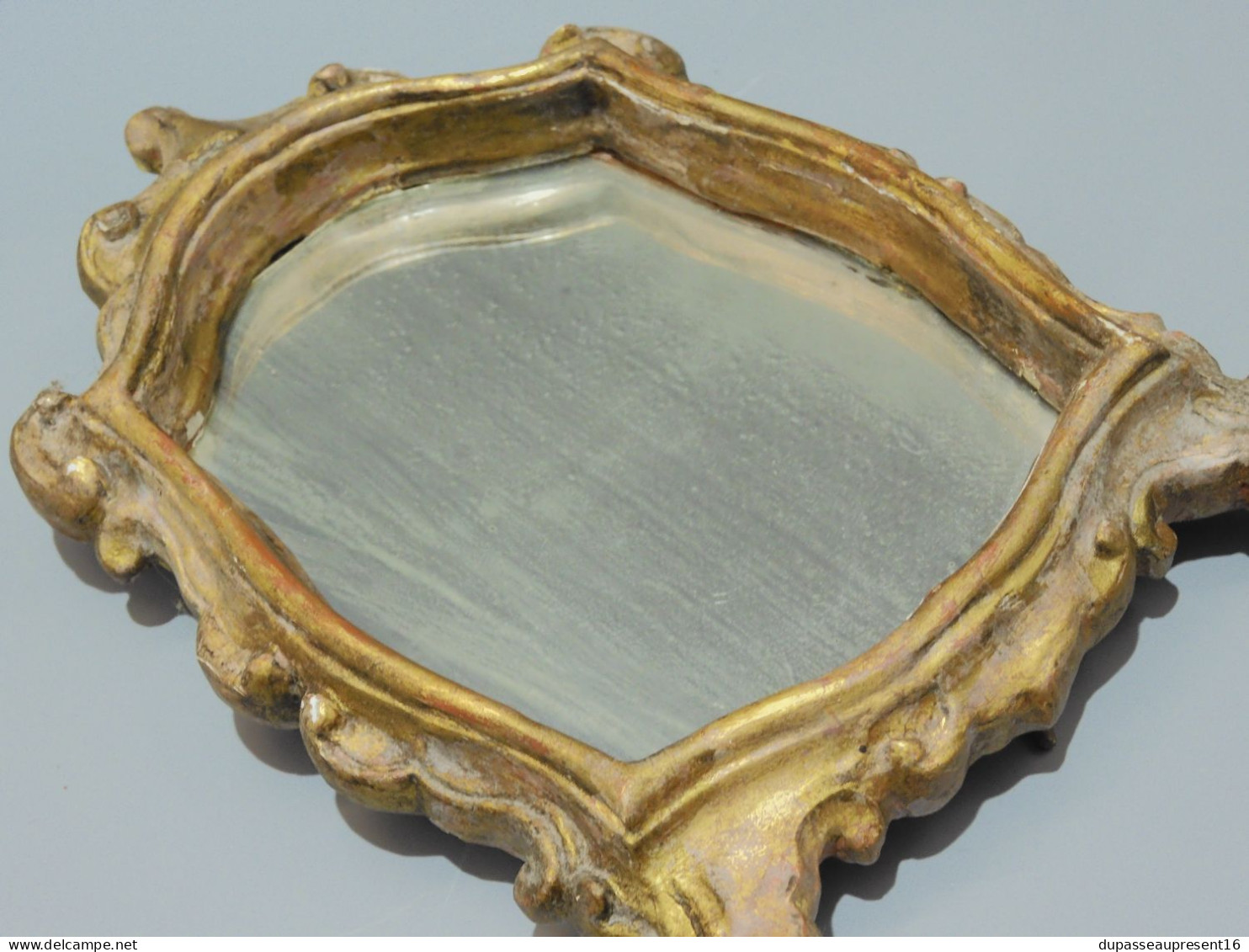 -JOLI PETIT MIROIR A POSER ANCIEN STUC Doré Miroir tain avec usure jus grenier   E