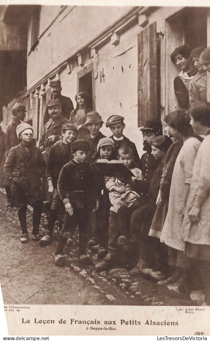 ENFANTS - La Leçon De Français Aux Petits Alsaciens - Groupes D'enfants Et De Personnes - Carte Postale Ancienne - Children And Family Groups