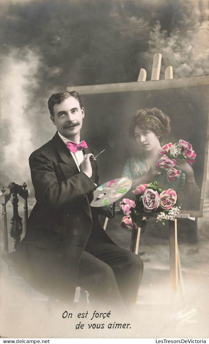 COUPLE - On Est Forcé De Vous Aimer - Un Homme Peignant Le Portrait De Sa Belle - Carte Postale Ancienne - Malerei & Gemälde