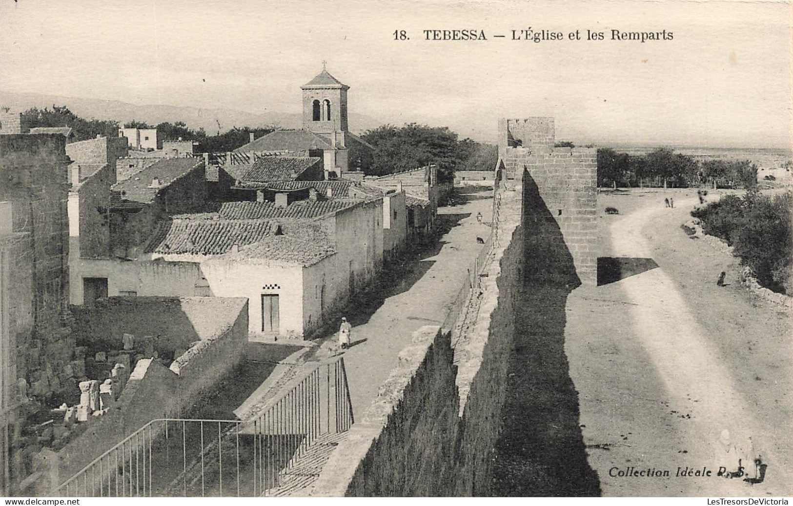 ALGÉRIE - Tebessa - L'église Et Les Remparts - Carte Postale Ancienne - Tébessa